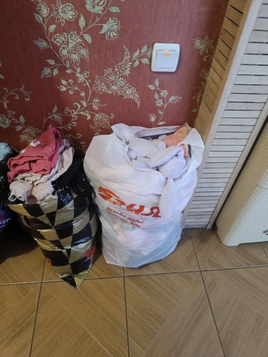 Отдам игрушки и вещи на девочку 4 6 лет