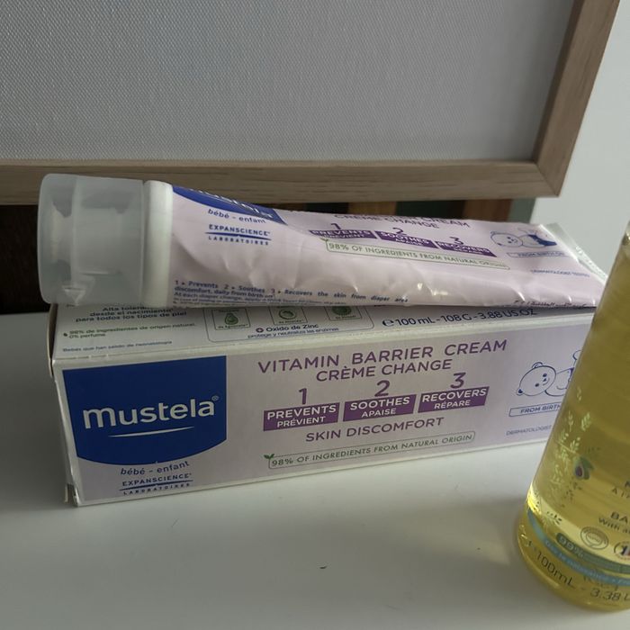 mustela Мустела олио и крем против подсичане + подарък още един крем