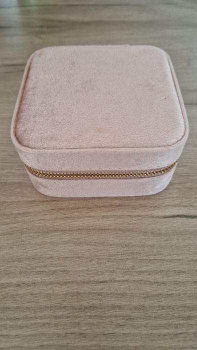 Малка кутия за бижута
