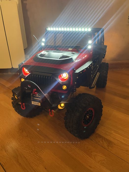 Игрушечный внедорожник