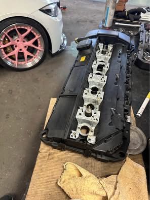 Капак клапани М54