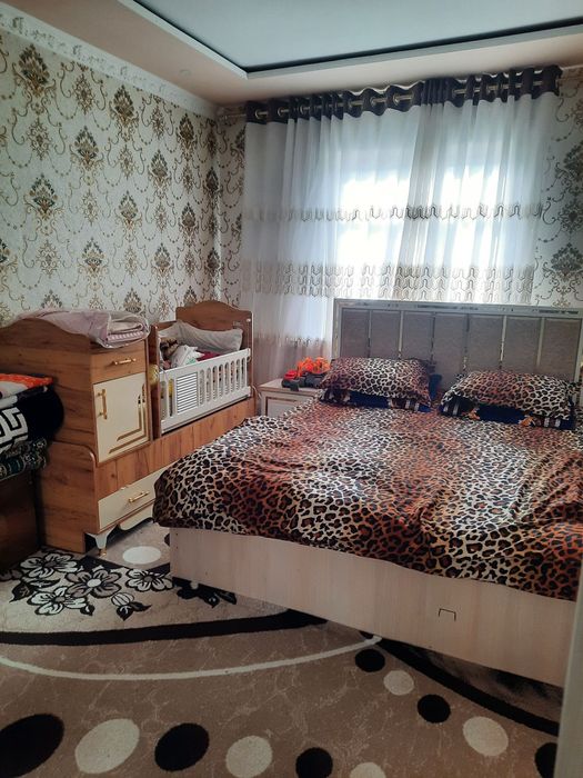 Uy sotiladi Gulistondan