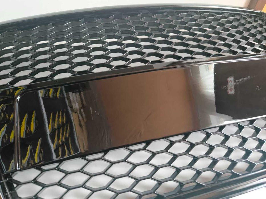 Решетка Без емблема Ауди А3 8П Фейслифт Пчелна AUDI A3 08-13 Гланц