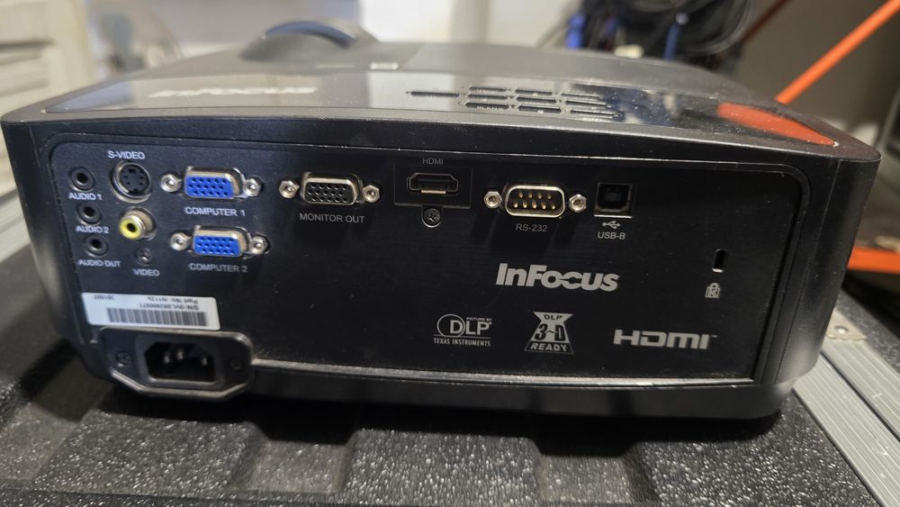 Продам проэктор InFocus in112x