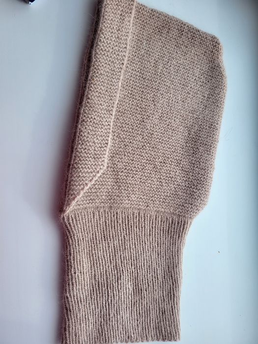 Продам тёплый вязанный бактус.