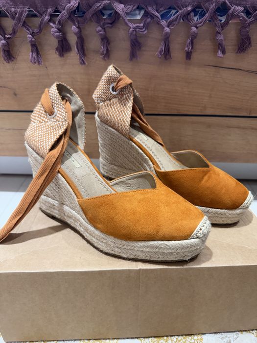 Продается женские танкетки