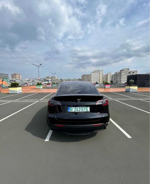 Vând Tesla Model Y 2022 Performance 11.739 km, 40.000 EUR, TVA inclus, deductibil