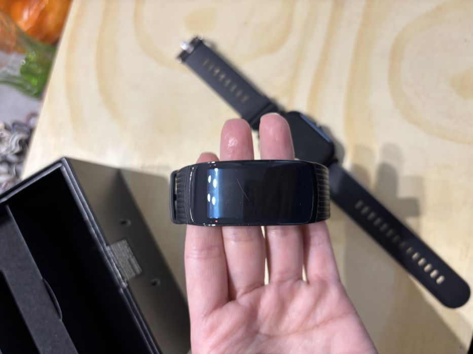 Смарт гривна - часовник Samsung Fit2 Pro + подарък още един смарт часовник, черен