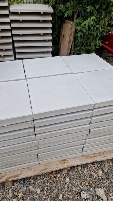 Dale din beton simple finisate sau cu model pavaj bordura