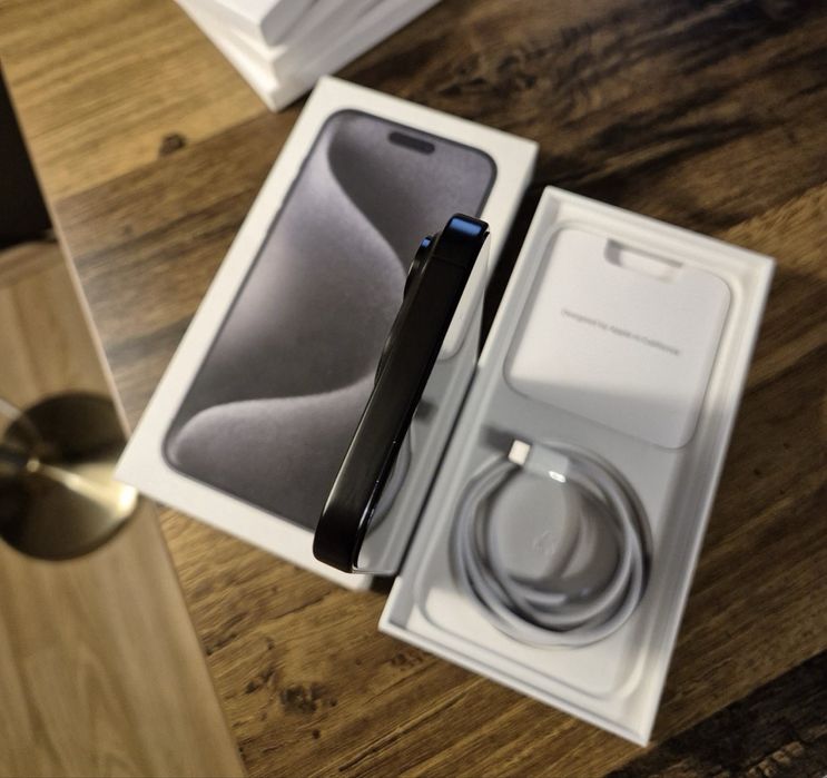 iphone 15 PRO  256 GB  98% Bateria  Accept Schinburi