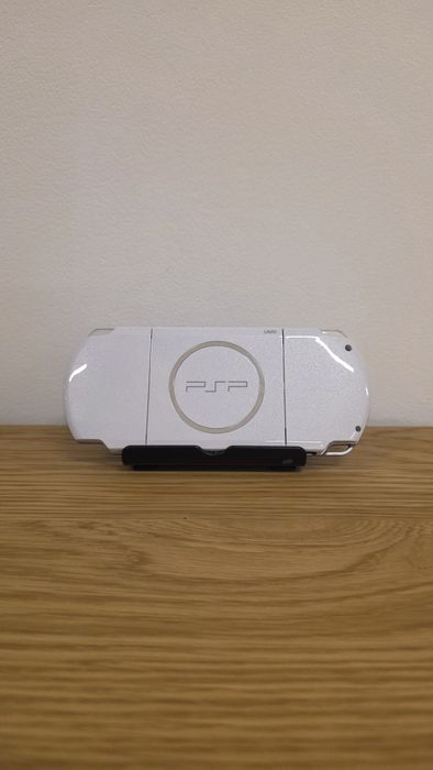 Sony PSP 3000, Modat, 550 jocuri, 9 în 1,  gata de joacă