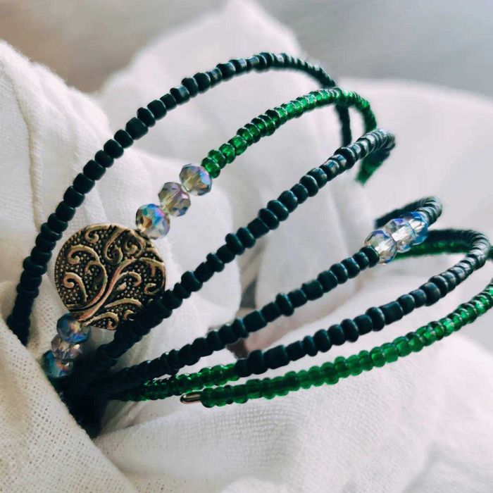 Гривни , колиета , бижута за телефон