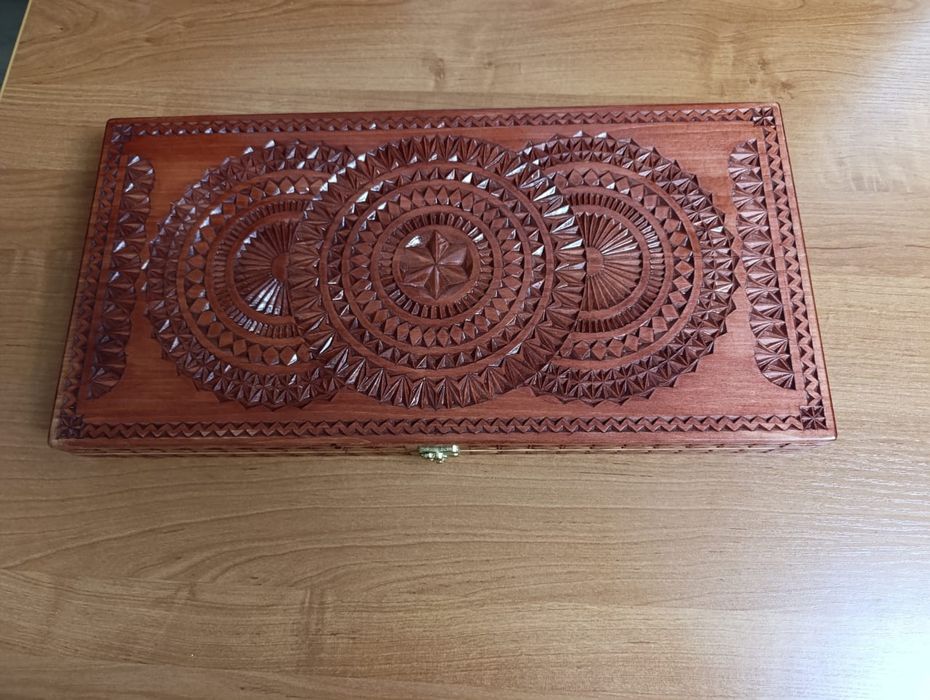 Продам нарды резные