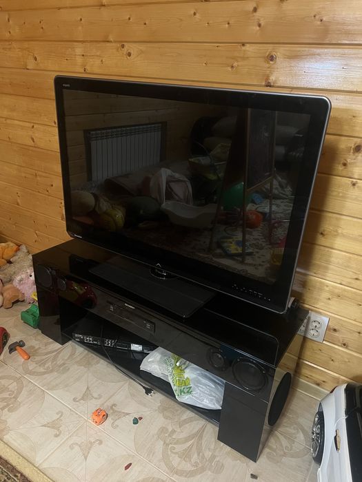 Продам телевизор и тумбу SHARP