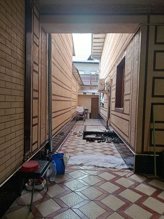 Массив Строитель  1,36 сотки 5 комнат 2 этажный дом