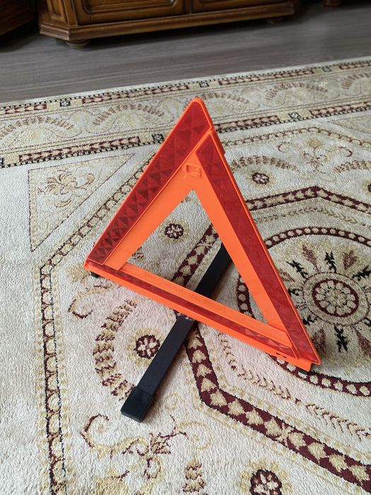 Аварийный знак Toyota