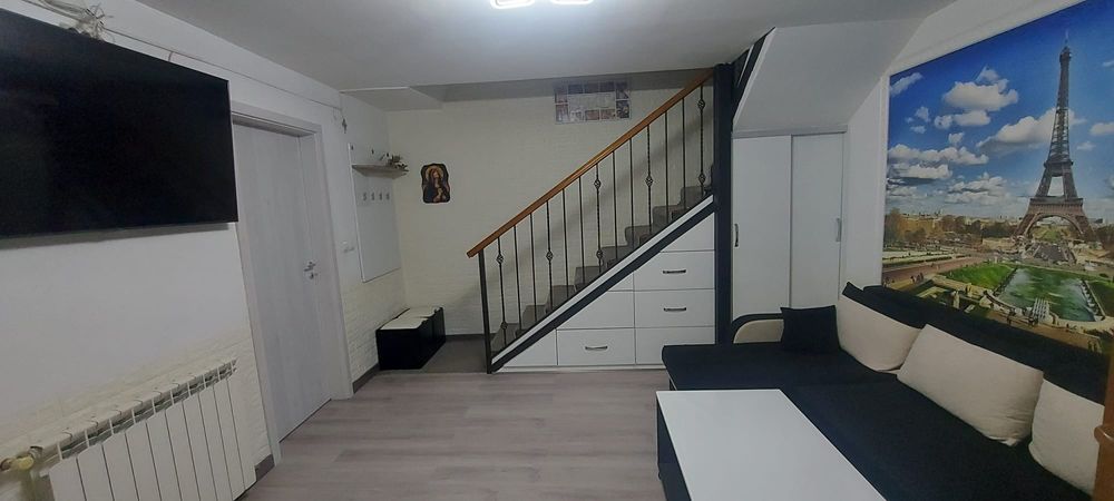 Proprietar, vând casa cu doua apartamente