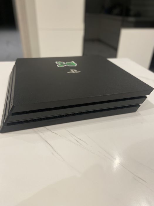 PlayStation 4 pro продам