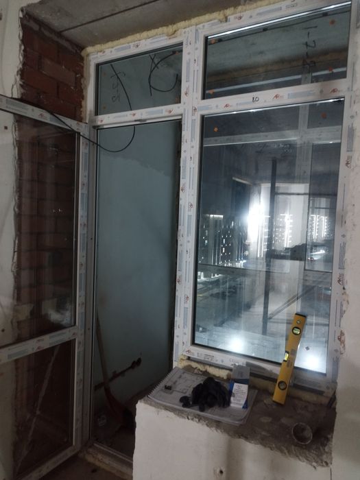 Продам пластиковый дверь, проём на балкон