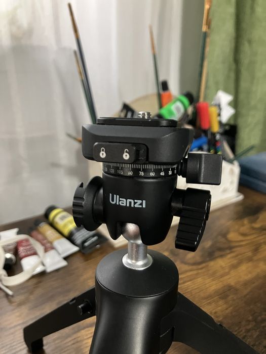 Joc Ulanzi TT38, Mini Trepied Click Open Vlogging