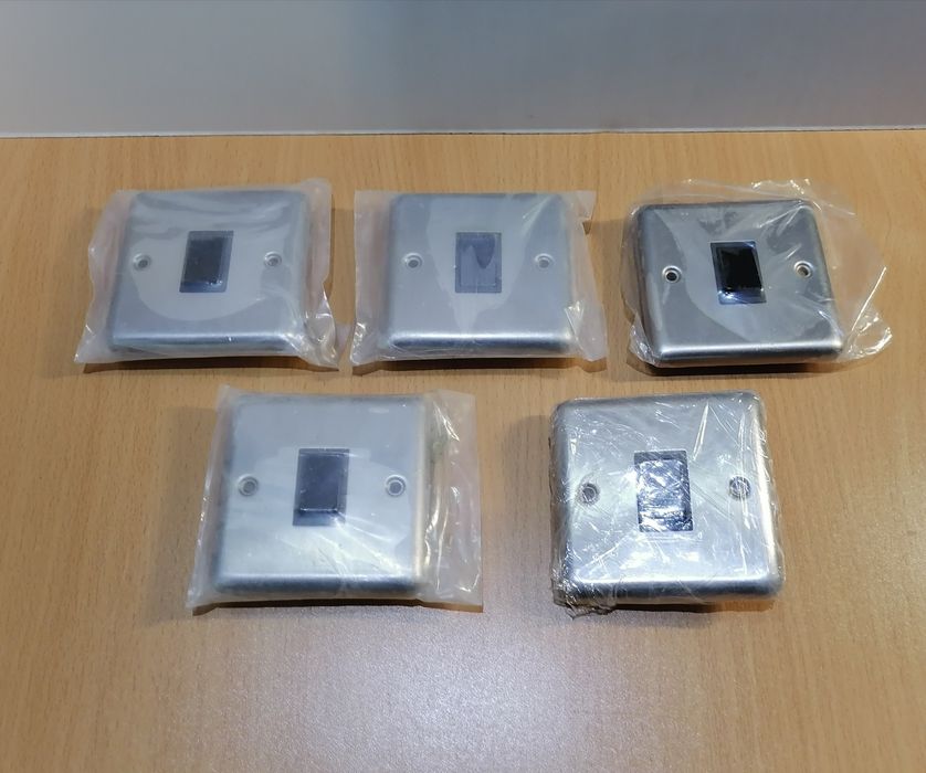 Контакти, розетки и ключове внос от Великобритания