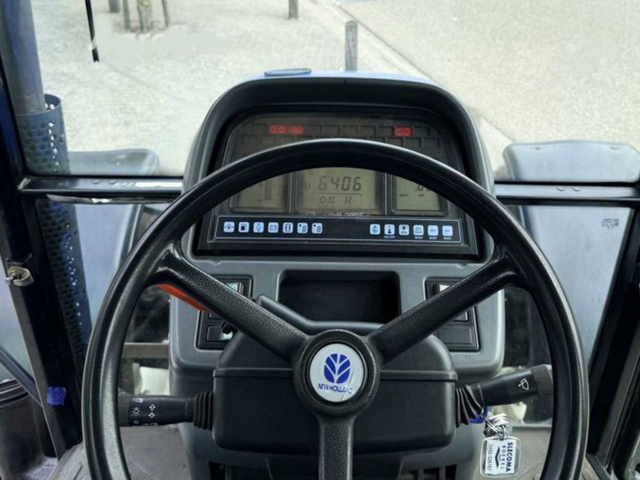 Трактор колесный New Holland TS90 4WD