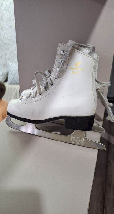 Продам детские коньки-30 размера-4000