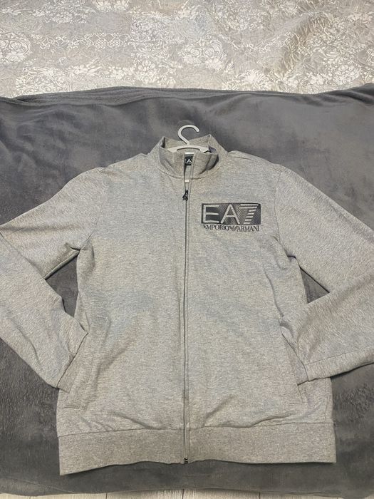Emporio Armani анцуг размер S