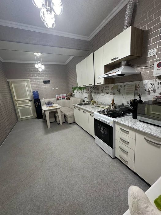 Navoiy shahrida uy ijaraga beriladi. Barcha abstanovkalar bilan birga.