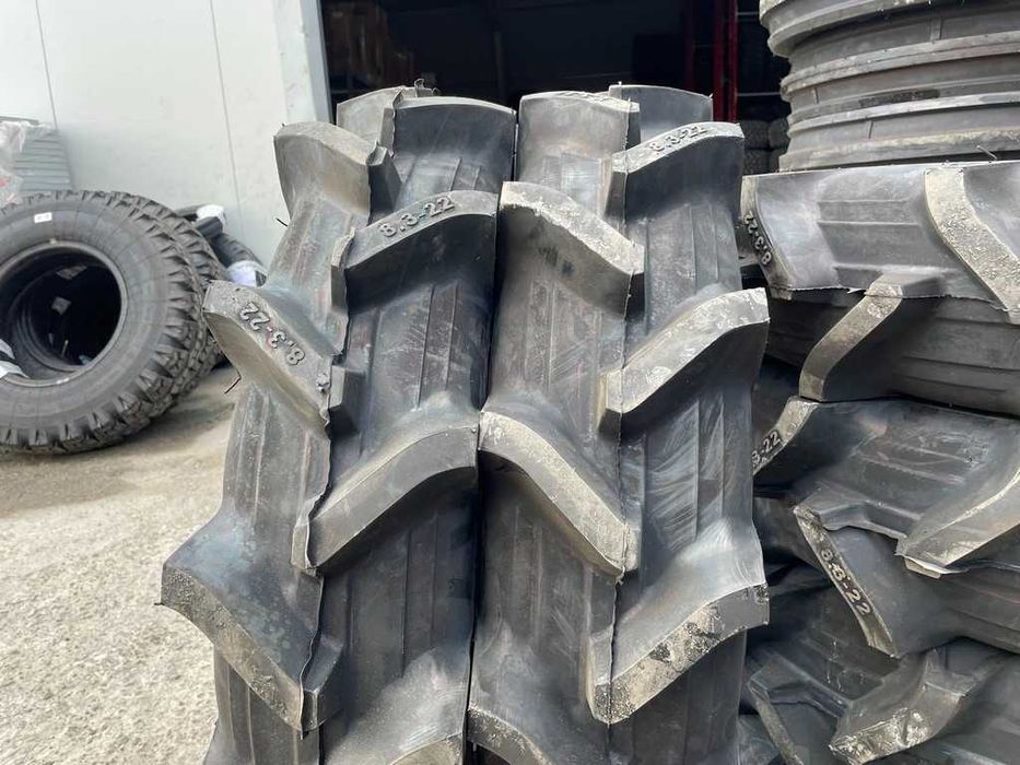 Anvelope noi 8.3-22 pentru tractor japonez KUBOTA cu camera