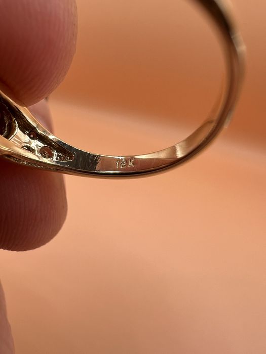 Продам золотое кольцо.