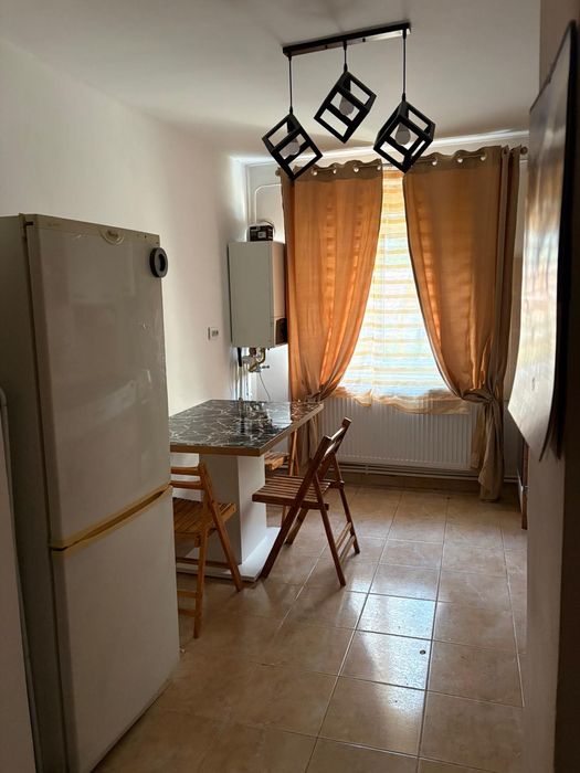 Închiriez Garsonieră 43 mp, confort 1, renovată – zona A, Tecuci