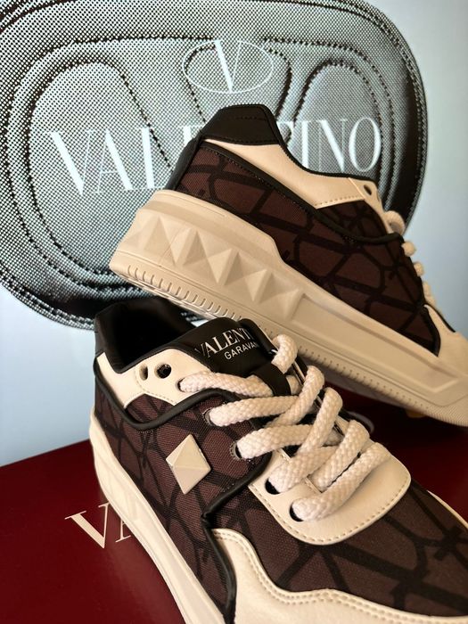 Adidași model nou toate măsurile