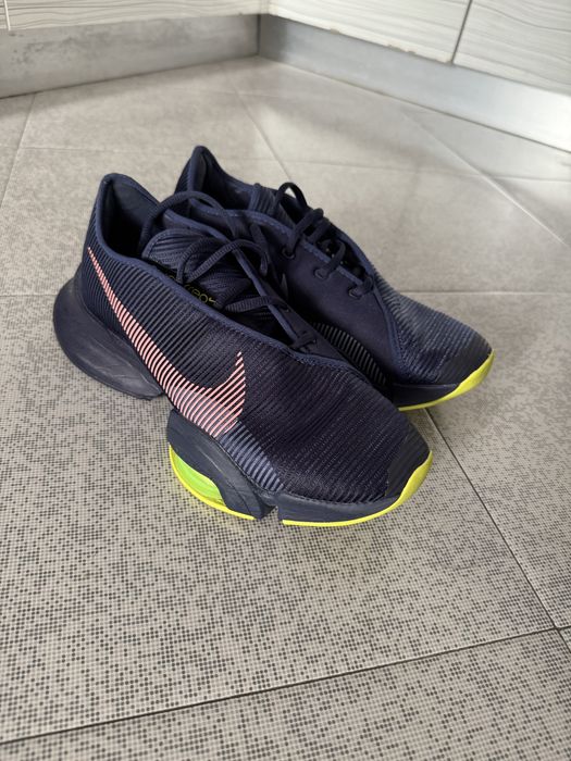 Nike маратонки.