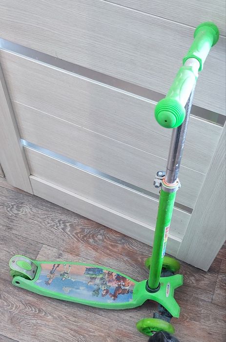 Самокат детский 3-6 лет примерно