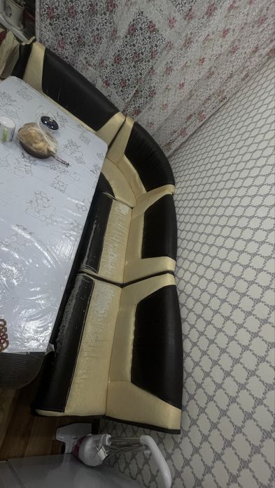 уголок стол со стульями