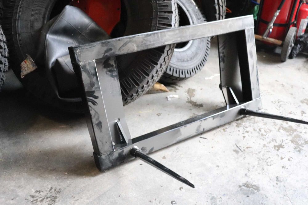 furca baloti prindere euro cu tepuse de 110 sau 80 cm distanta intre tepuse de 75cm sarcina 220kg incarcator frontal case fendt john deere deutz fiat