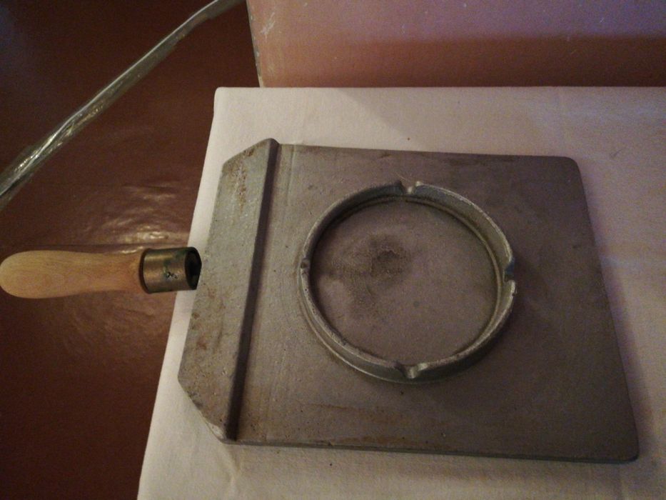 Grătar cu maner din bronz zinc cupru alama și aluminiu