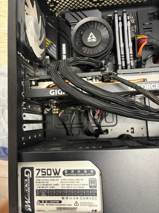 Gaming PC Ryzen 7 5700G + 32 GB Ram + RTX 4060 + Arctic Liquid Freezer II 240 + WIFI 6