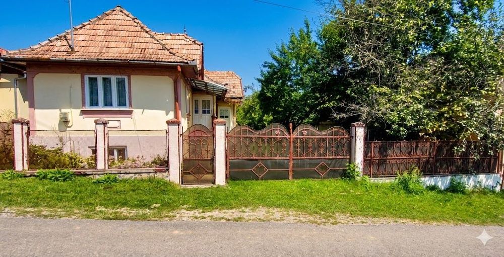 Casa de vanzare in Baisoara cu teren intravilan de 1750 mp