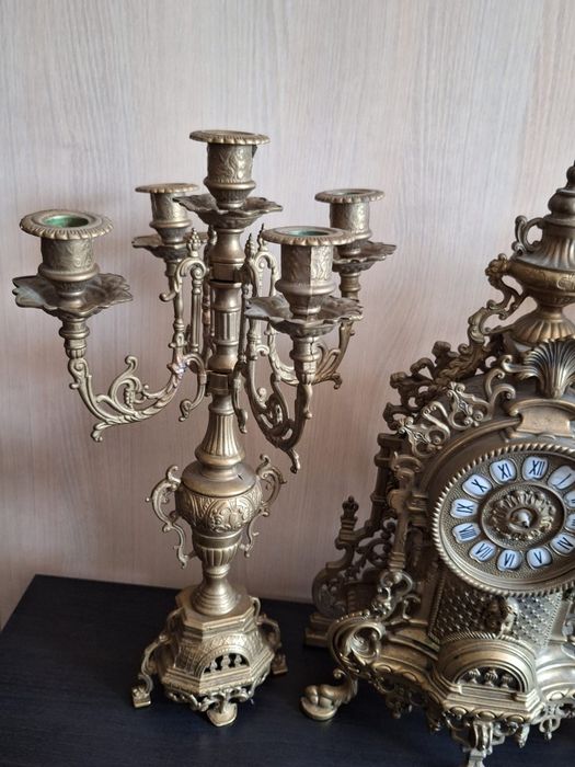 Ceas cu doua sfesnice din bronz