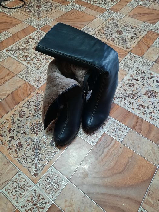 Продаются сапоги