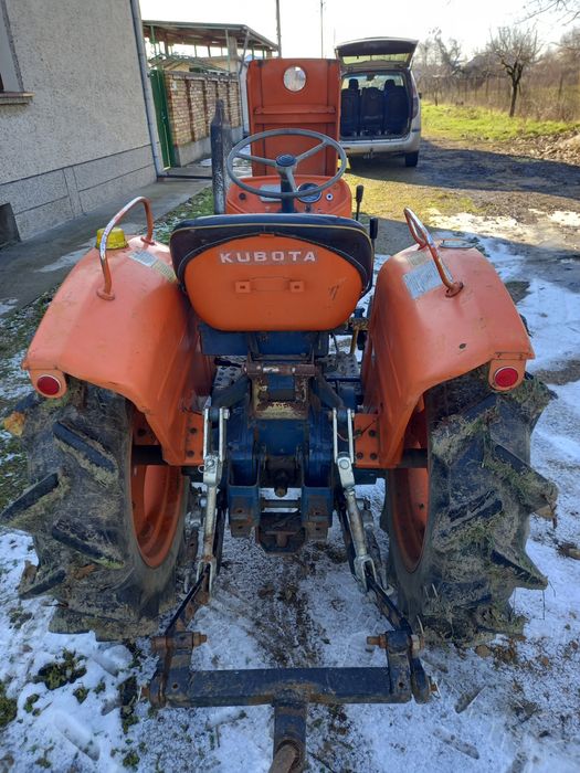 Трактор Кубота, 2 бр. Окопни култиватори и торачка