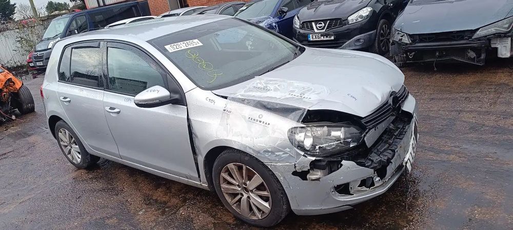 Dezmembrari / Dezmembrez Volkswagen Golf 6 (5K1) 1.6 TDI CAYC cutie viteze manuala cod culoare LA7W