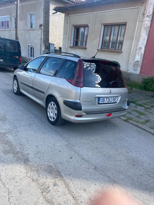 Продавам Пежо 206