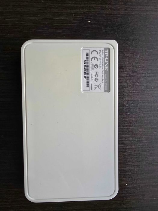 Безжичен рутер D - Link и Switch TP-link 8-портов