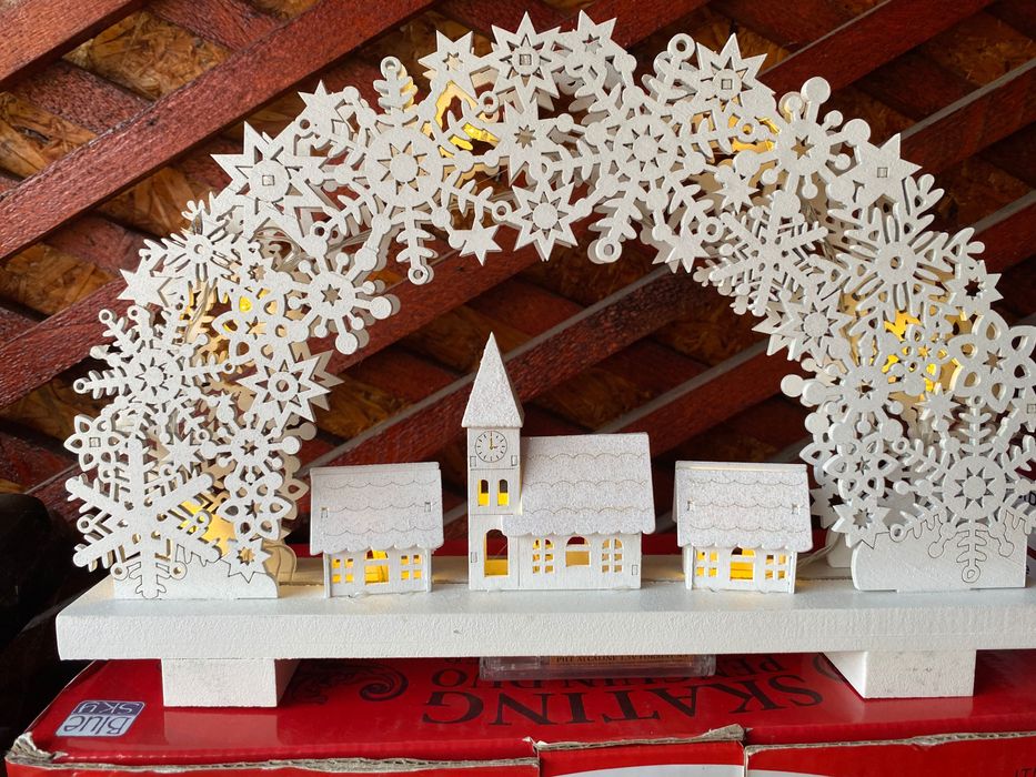 Vind ornamente Crăciun