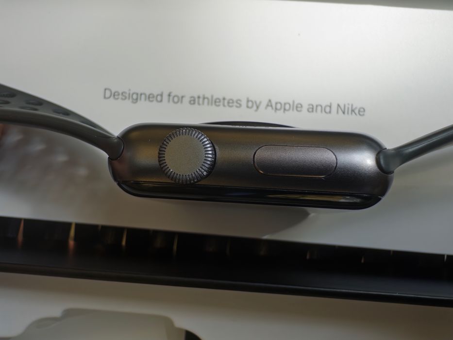 Apple Watch Series 3 Nike+, 42mm, varianta GPS