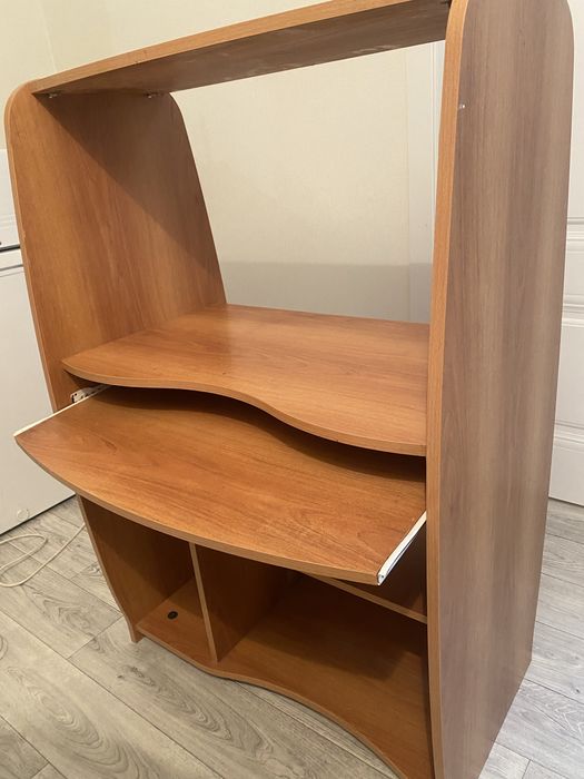 Компьютерный столик недорого,деревянный