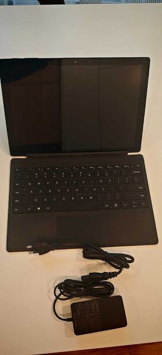 Продавам 2&1 Microsoft Surface I7 8650U up 4.2/16Gb/512Gb/Нова Батерия
